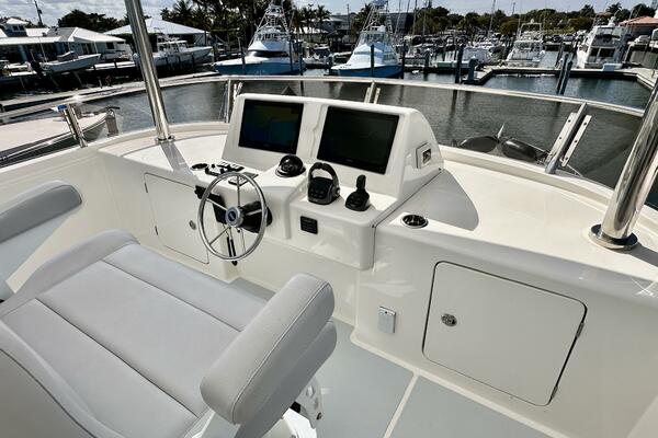 Outer Reef 62 SOUTH  PAWS - Flybridge Helm