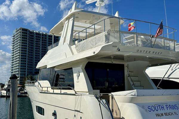 Outer Reef 62 SOUTH  PAWS  - Exterior