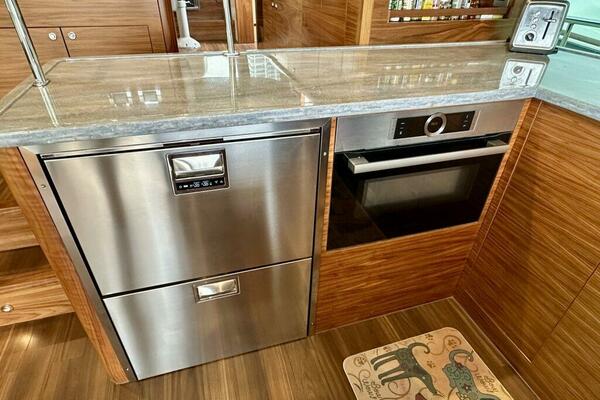 Outer Reef 62 SOUTH  PAWS - Galley