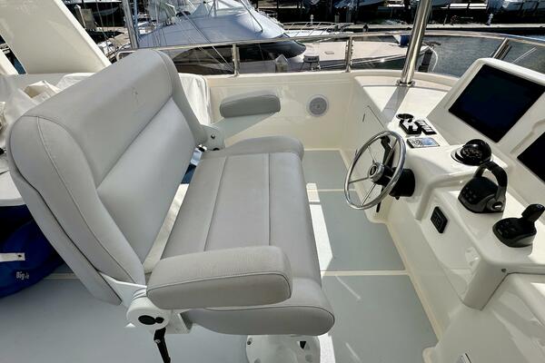 Outer Reef 62 SOUTH  PAWS - Flybridge Helm