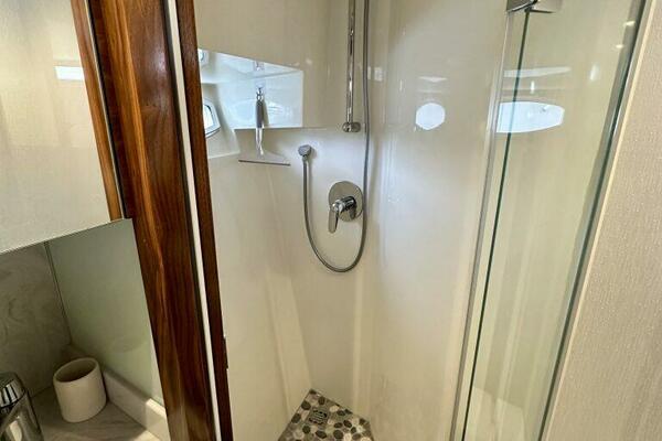 Outer Reef 62 SOUTH  PAWS - VIP Stateroom Ensuite Head