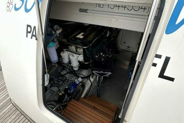 Outer Reef 62 SOUTH  PAWS - Engine Room Lazarette Entry