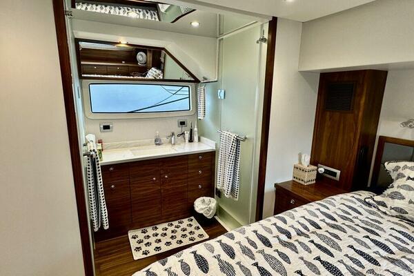 Outer Reef 62 SOUTH  PAWS - Master Stateroom