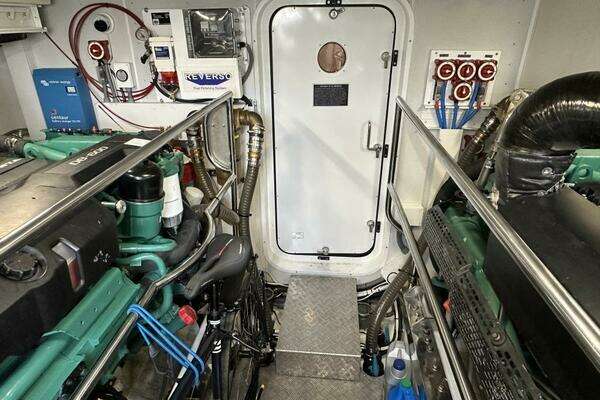 2023 Outer Reef Trident 62