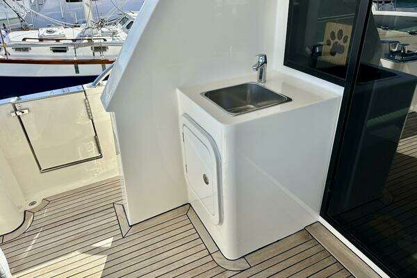 2023 Outer Reef Trident 62