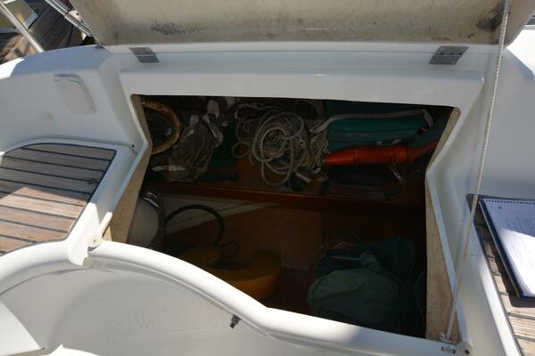 Heals Easily Too 33ft Beneteau Yacht For Sale