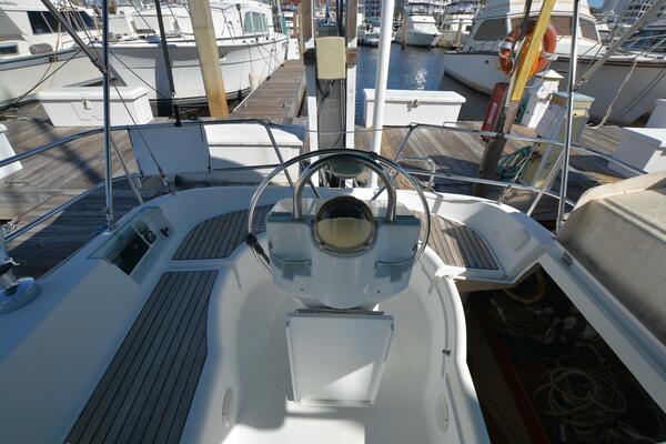 Heals Easily Too 33ft Beneteau Yacht For Sale