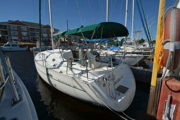 Photo of the 2002 Beneteau Oceanis 331 "Heals Easily Too"