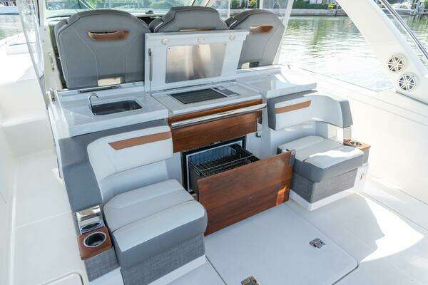 Tiara Sport 38 LS Yacht For Sale