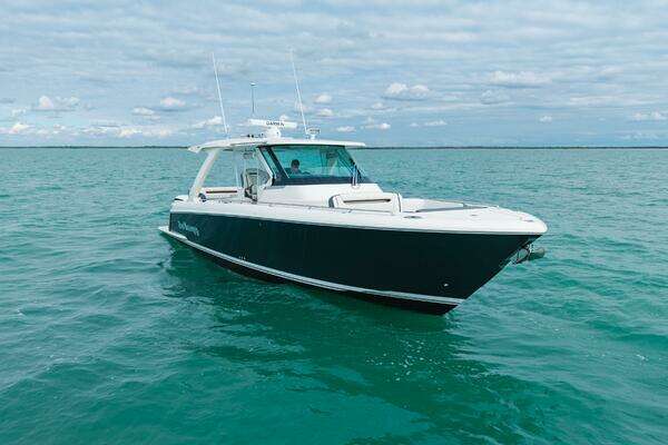 Tiara Sport 38 LS Yacht For Sale