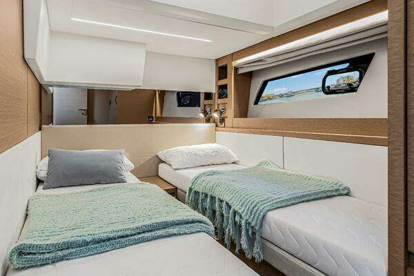 Prestige 520 Yacht For Sale