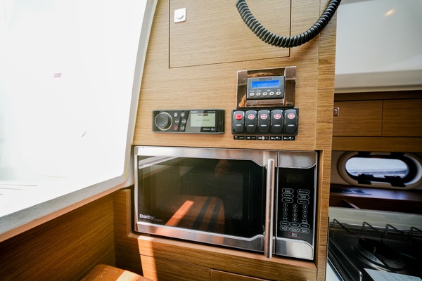 34ft Jeanneau Yacht For Sale