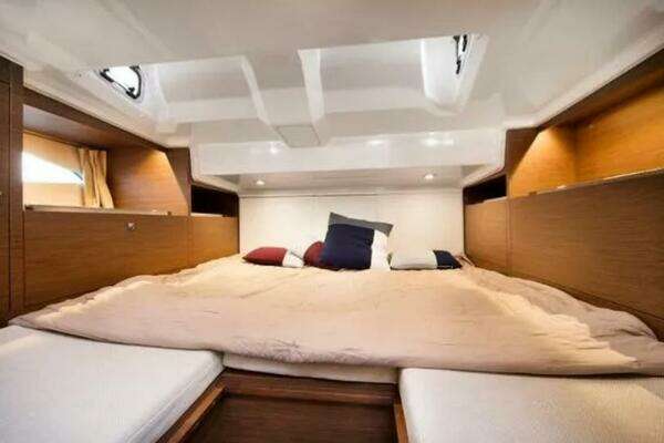 Jeanneau 10.5 Yacht For Sale