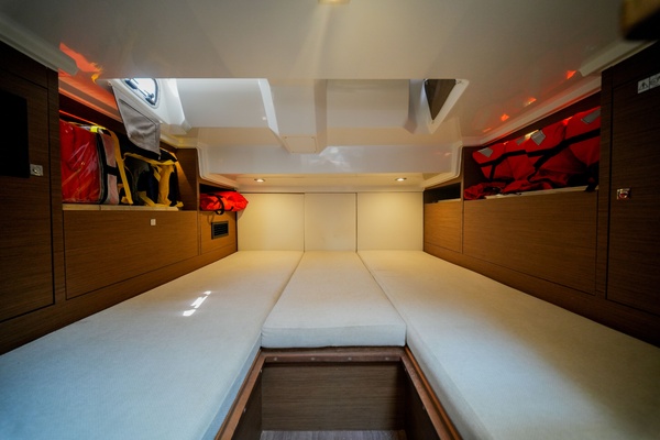 34ft Jeanneau Yacht For Sale