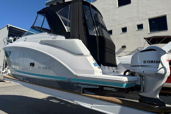 27ft Regal Yacht For Sale