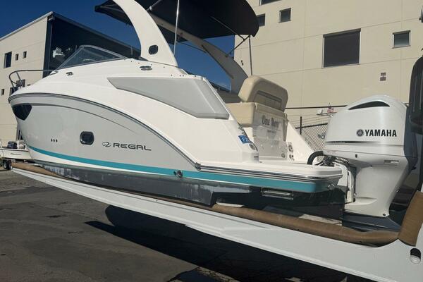 27ft Regal Yacht For Sale