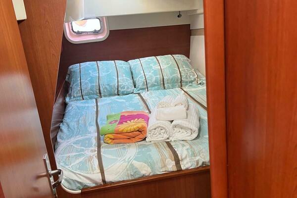 DREAMWEAVER 39ft Robertson  amp  Caine Yacht For Sale