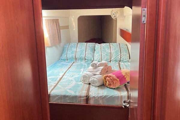 DREAMWEAVER 39ft Robertson  amp  Caine Yacht For Sale