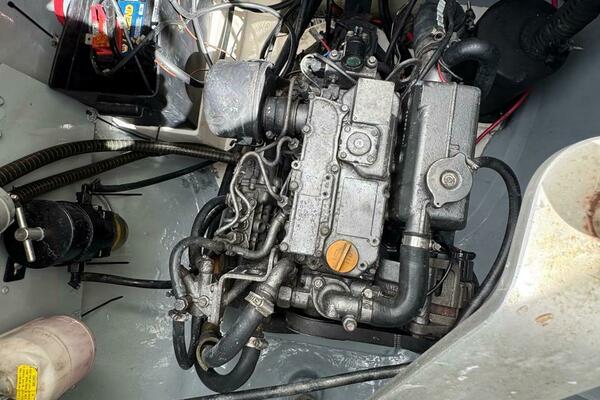 DREAMWEAVER 39ft Robertson  amp  Caine Yacht For Sale