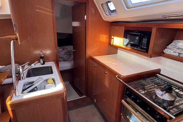 49ft Beneteau Yacht For Sale