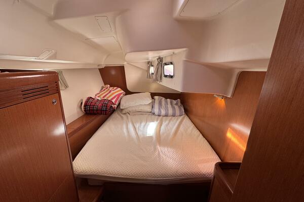 49ft Beneteau Yacht For Sale