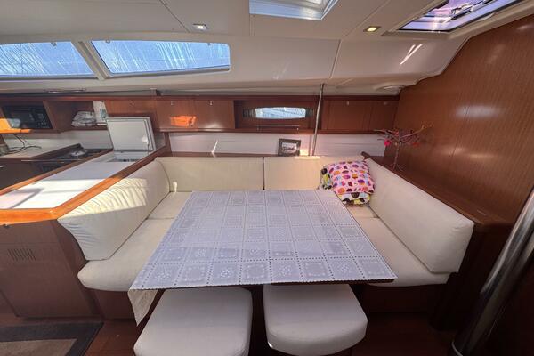 49ft Beneteau Yacht For Sale