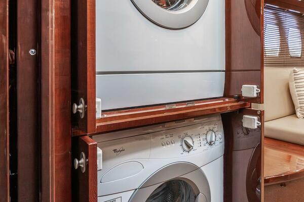 Sea Breeze 60ft Sea Ray Yacht For Sale