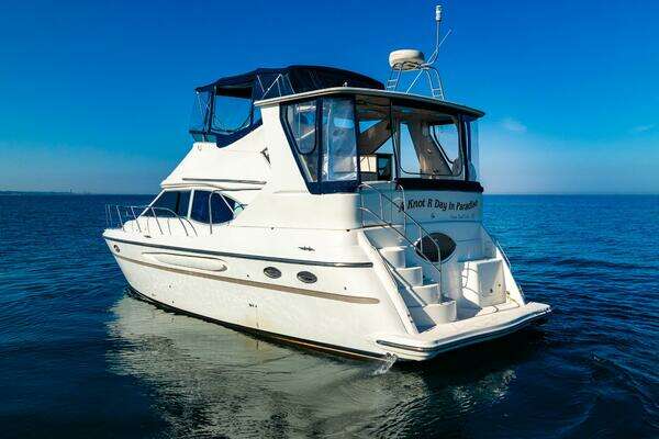 Photo of the 1999 Maxum 4100 SCA Motor Yacht