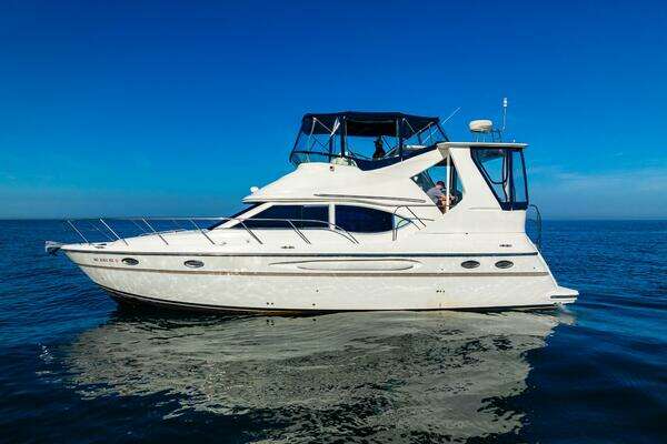 Photo of the 1999 Maxum 4100 SCA Motor Yacht