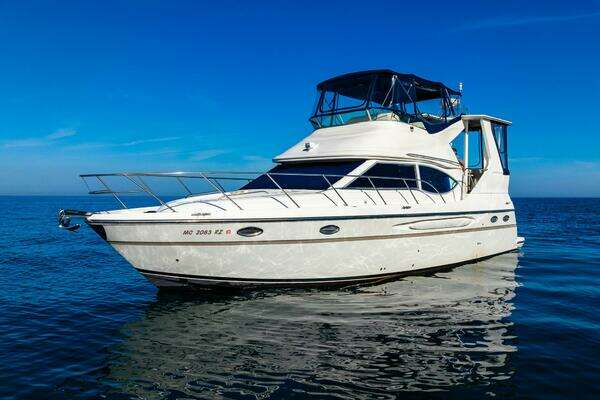 Photo of the 1999 Maxum 4100 SCA Motor Yacht