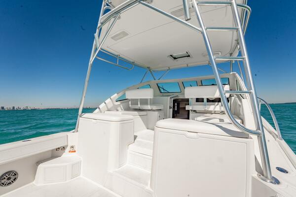 32ft Luhrs Yacht For Sale