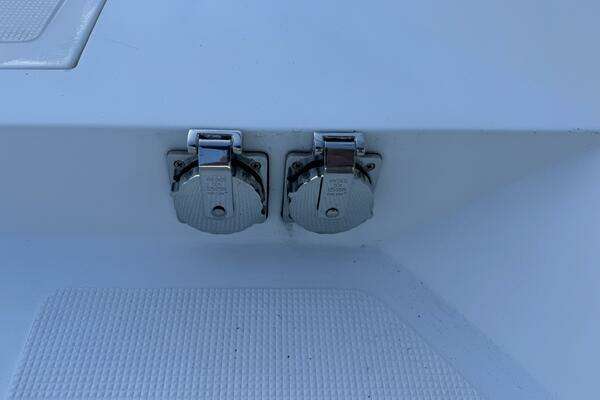 Altima 55 Pilothouse Yacht For Sale