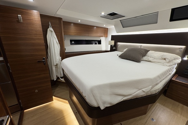 2023 Amel 50 REVIVER VIP cabin