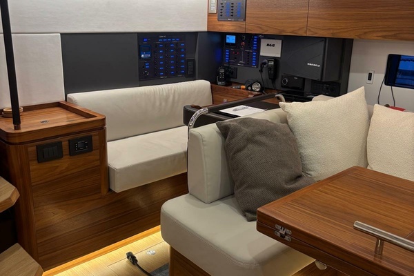 2023 Amel 50 REVIVER nav desk