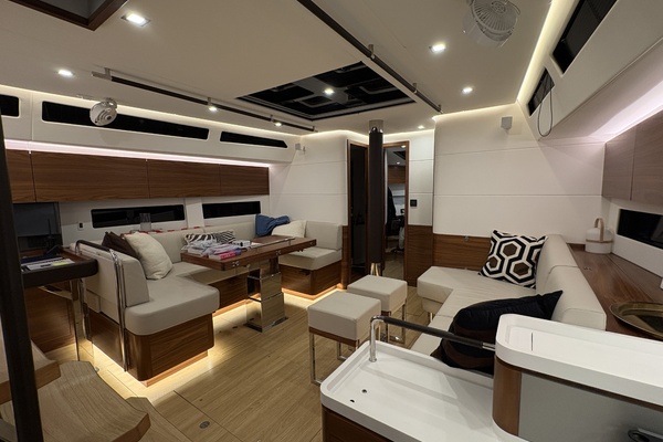 2023 Amel 50 REVIVER salon