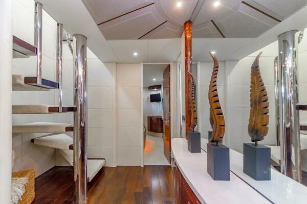 Serendipity 94ft Lazzara Yachts Yacht For Sale