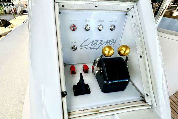 Lazzara Yachts 94 Motor Yacht Yacht For Sale