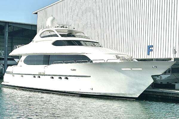 Lazzara Yachts 94 Motor Yacht Yacht For Sale