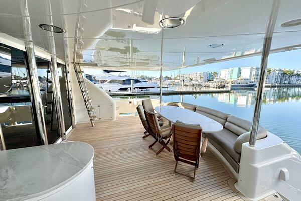 Serendipity 94ft Lazzara Yachts Yacht For Sale