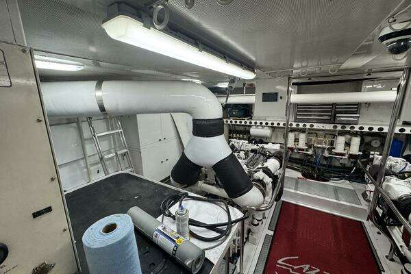 Lazzara Yachts 94 Motor Yacht Yacht For Sale