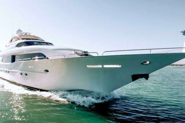 Lazzara Yachts 94 Motor Yacht Yacht For Sale