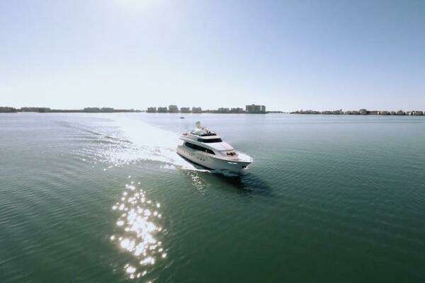 Lazzara Yachts 94 Motor Yacht Yacht For Sale