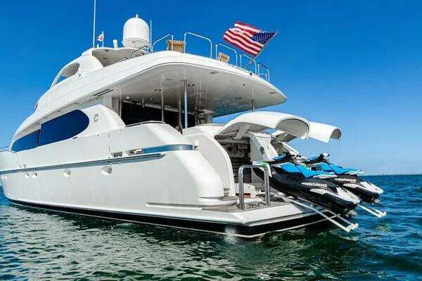 Lazzara Yachts 94 Motor Yacht Yacht For Sale