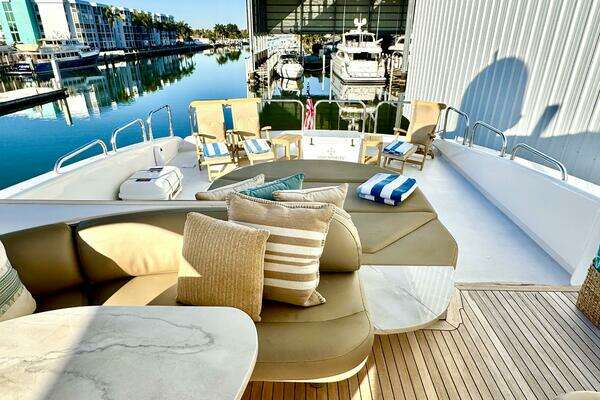 Lazzara Yachts 94 Motor Yacht Yacht For Sale