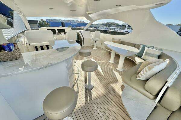 Lazzara Yachts 94 Motor Yacht Yacht For Sale