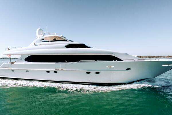 Lazzara Yachts 94 Motor Yacht Yacht For Sale