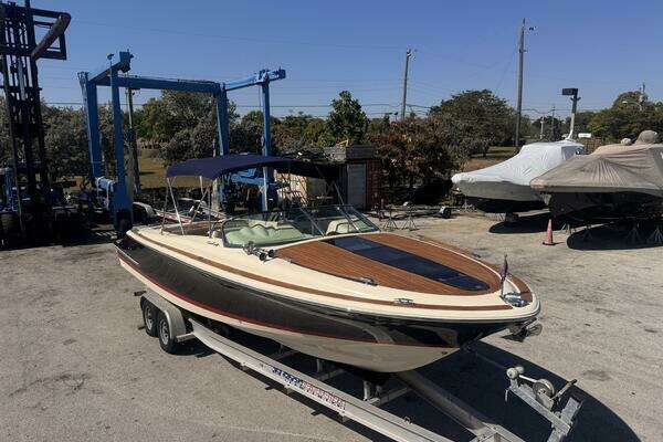 Photo of the 2019 Chris-Craft 