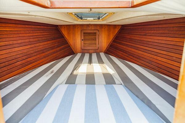 Tira Bella 30ft Hinckley Yacht For Sale