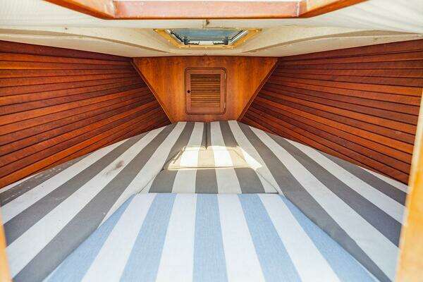 Hinckley Talaria 29 R Yacht For Sale