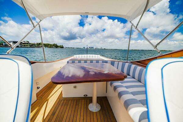 Hinckley Talaria 29 R Yacht For Sale